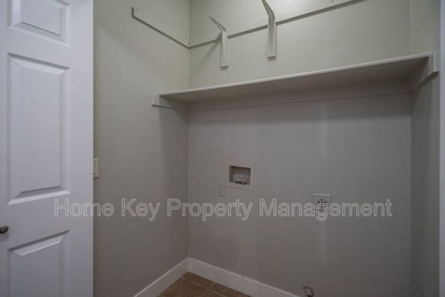 Building Photo - 184 S Valley View Dr