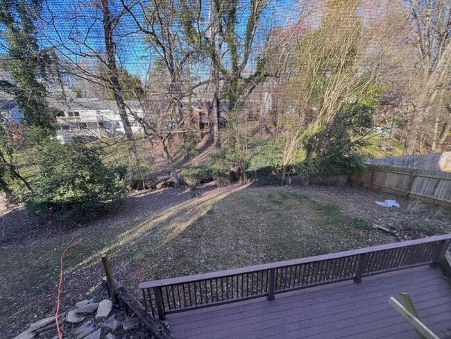 Building Photo - Wonderful 3 Bedroom Split Level Home In Sa...