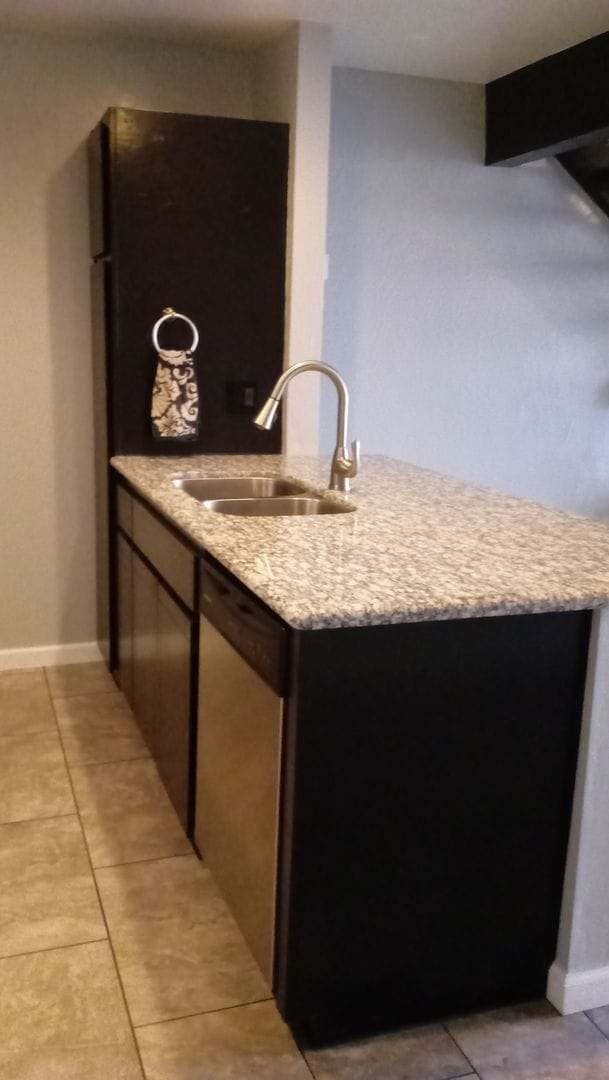 Building Photo - 1 BR Loft Available now