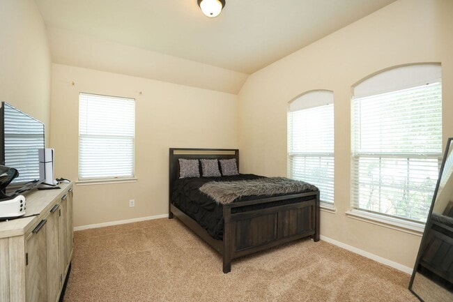 Building Photo - For Lease | 4 Bed, 2 Bath | 2,449 Sq Ft | The Woodlands Creekside Community |