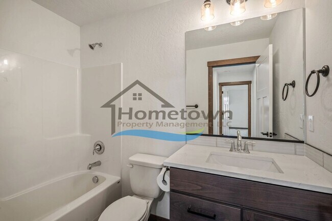 Building Photo - 3-Bedroom, 2-Bathroom Home with 3-Car Gara...