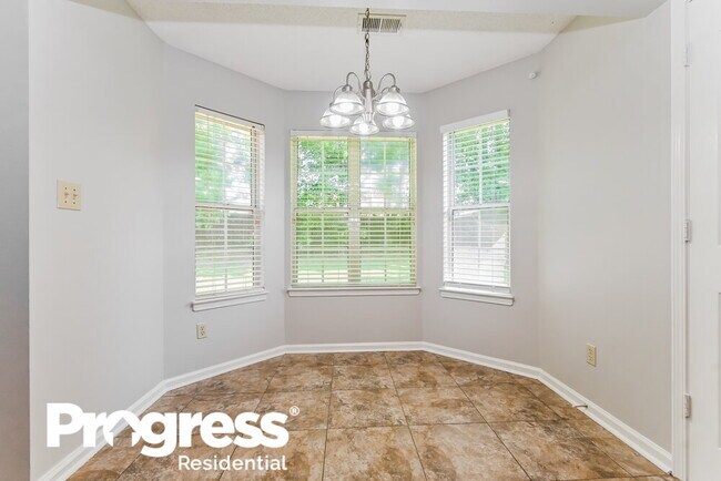 Building Photo - 4258 Ravenwood Dr N
