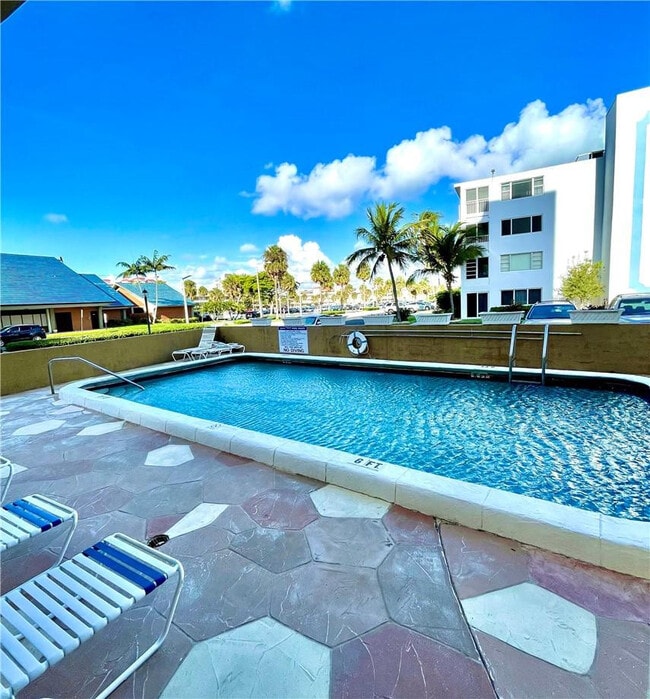 Building Photo - 801 N Ocean Blvd