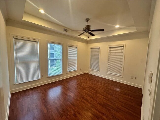 Building Photo - 726 Cosmopolitan Dr NE