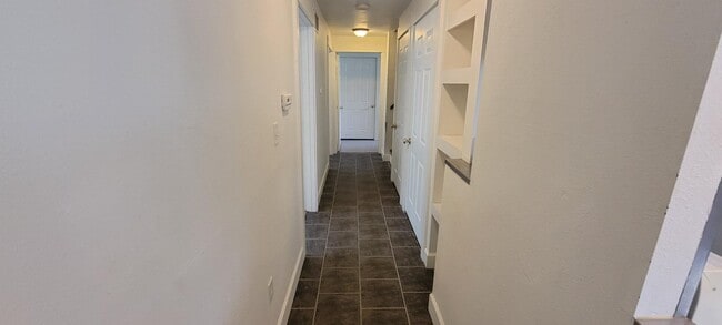 Building Photo - 303 Center St