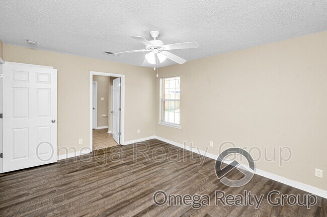 Building Photo - 2672 Rosebud Dr E