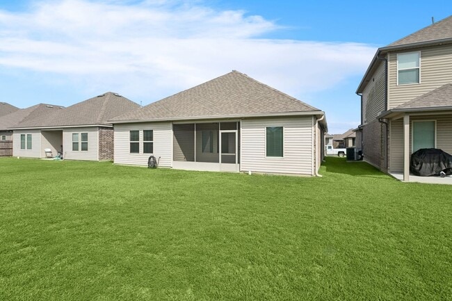 Building Photo - 4-Bed, 2-Bath Home in Slidell – Move-In Re...
