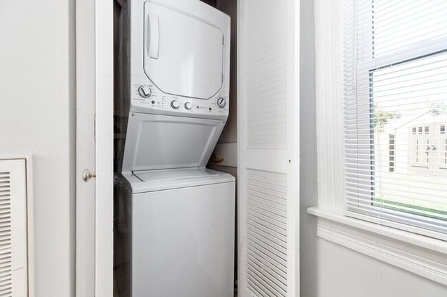 Building Photo - 407 Hawke St