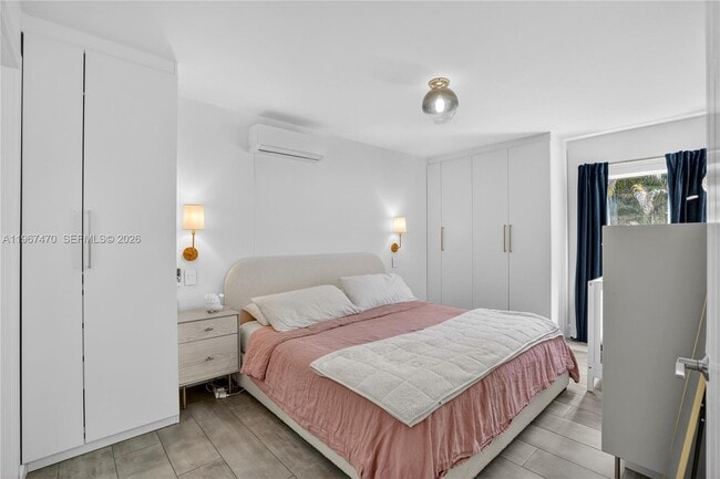 Building Photo - 837 Alberca St