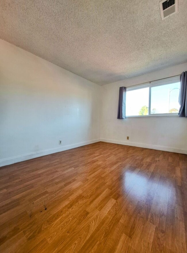 Building Photo - Beautifully Remodeled Two-Story 3bd Duplex w/Attached Garage & Private Yard