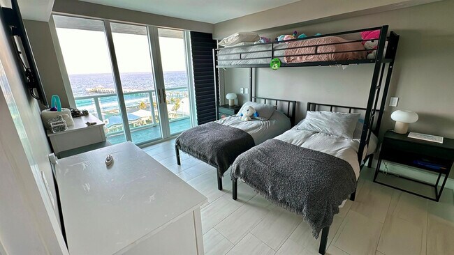 Building Photo - 333 NE 21st Ave