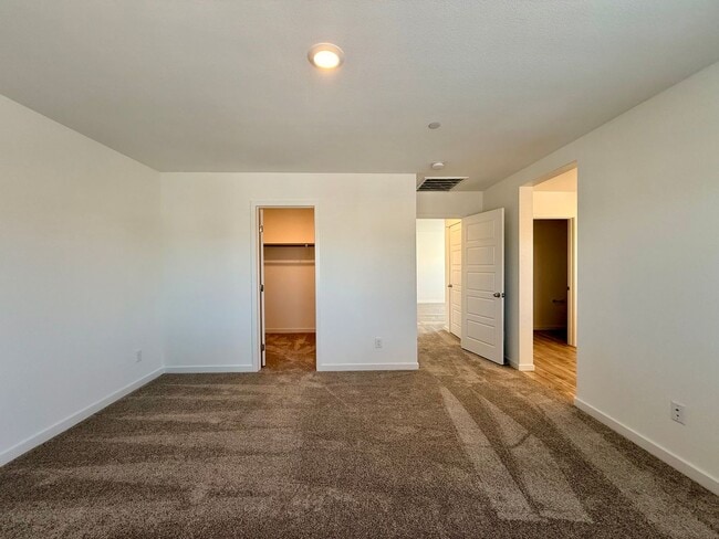 Building Photo - 4 BED 3 BATH 2 CAR GARAGE TOWNHOUSE + LOFT ON CORNER LOT w/ BALCONY