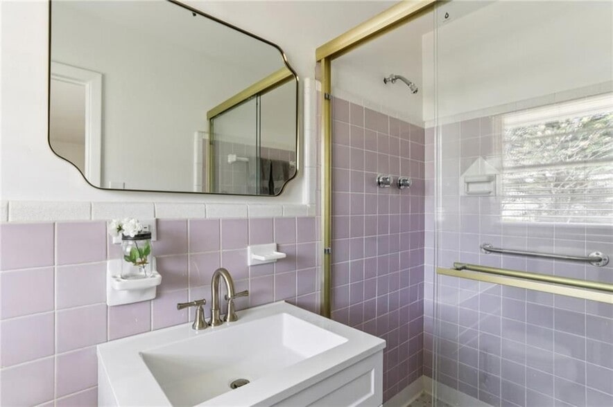 Building Photo - 2888 Bonanza Dr