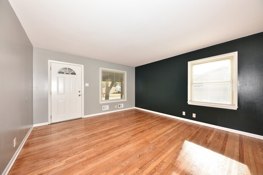 Building Photo - 5101 N 83rd St