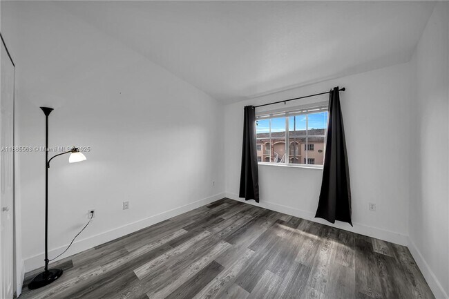 Building Photo - 1261 SE 27th St