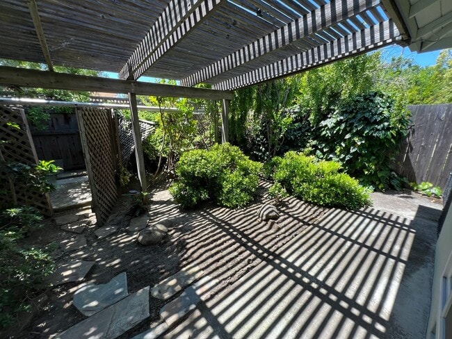 Building Photo - Renovated Sunnyvale House with Swimming Po...