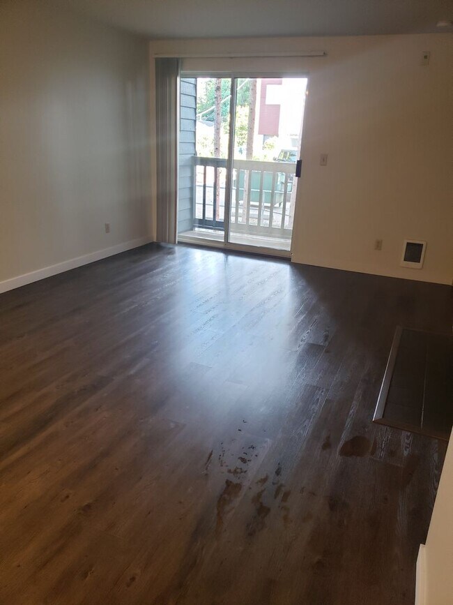 Interior Photo - Watermarke Apts.