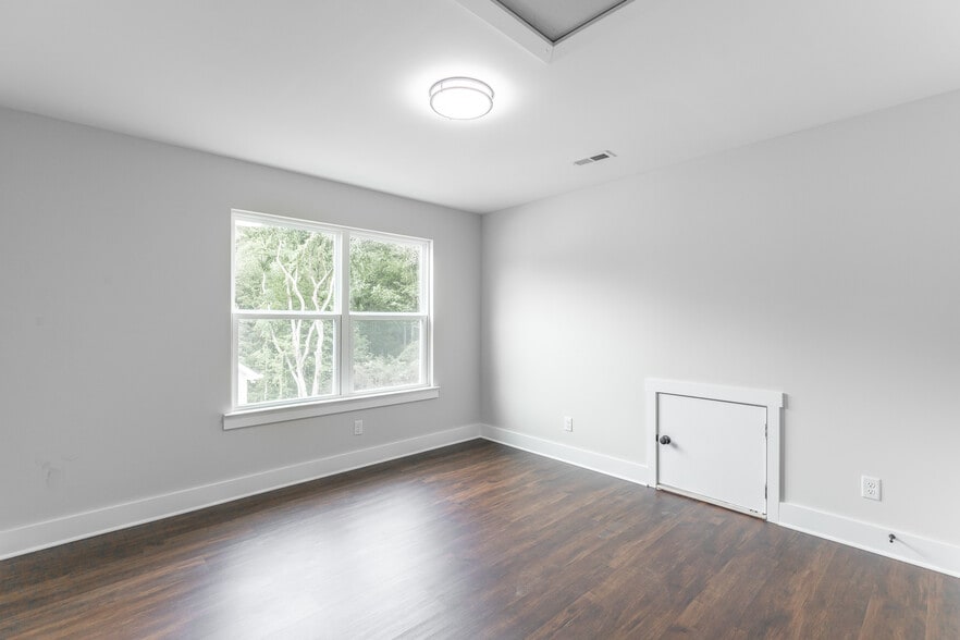 Building Photo - 4654 Heiskell Dr