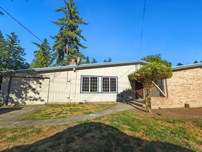 Building Photo - Charming Rambler Retreat Near Robinswood Park