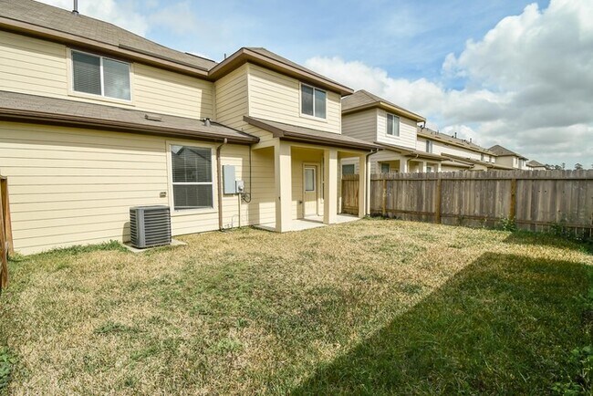 Building Photo - Bavaria - 12314 Dona Ln, Houston, TX, 77044