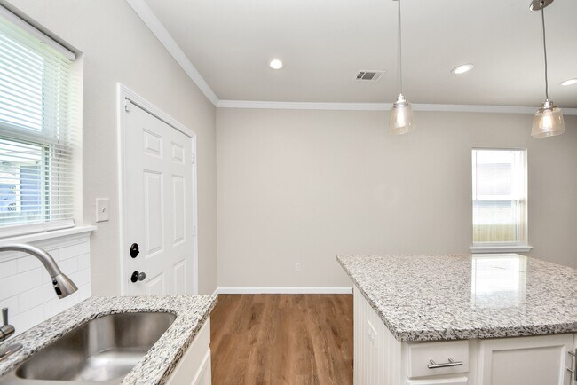 Building Photo - 3703 Lila St