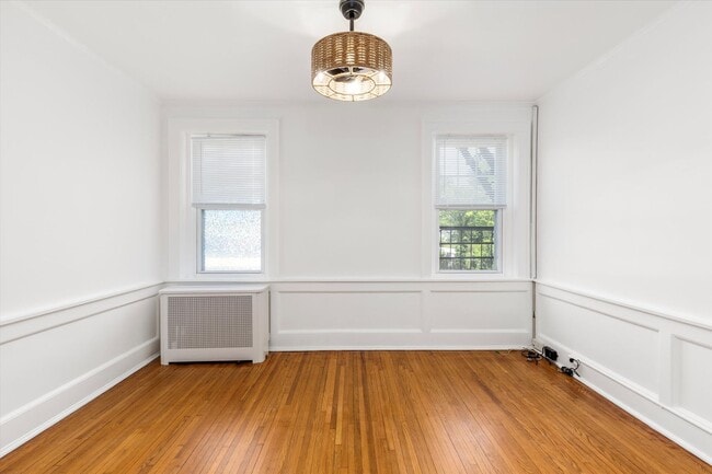 Building Photo - Bright 1BR + Bonus Room in Bloomfield – Pr...