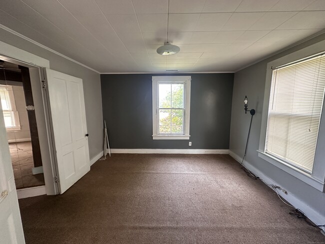 Building Photo - 260 Notch Hill Rd