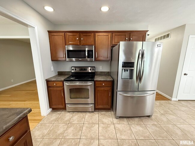 Building Photo - 2119 W Miners Dr