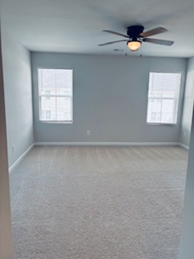 Building Photo - New 3 Bed/ 2.5 Bath Townhome Off Central A...