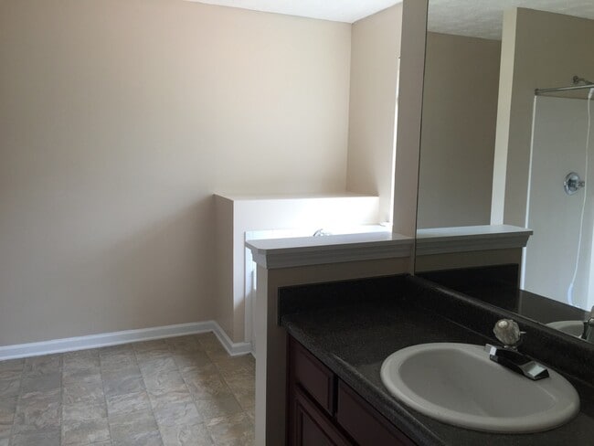 Building Photo - Ola schools 4 bedrooms 2.5 baths on large level lot