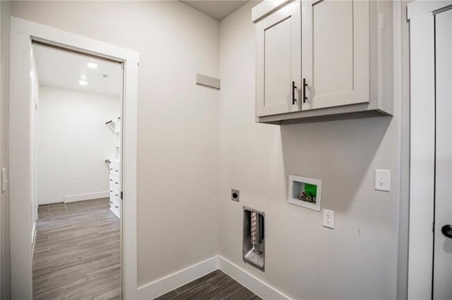 Building Photo - 3500 SW Lucretia Rd