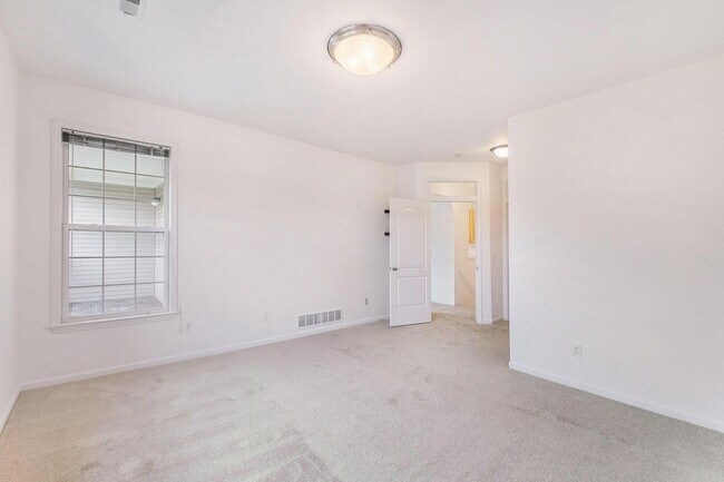 Building Photo - 2925 N Knightsbridge Cir