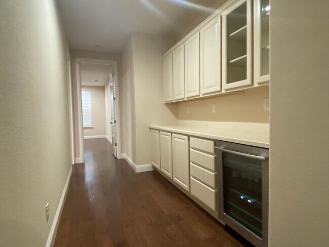 Building Photo - Sommersett 4 bedroom