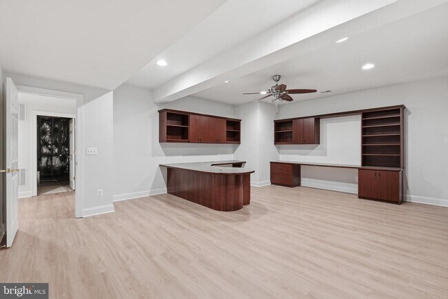 Building Photo - 5285 Meadow Estates Dr