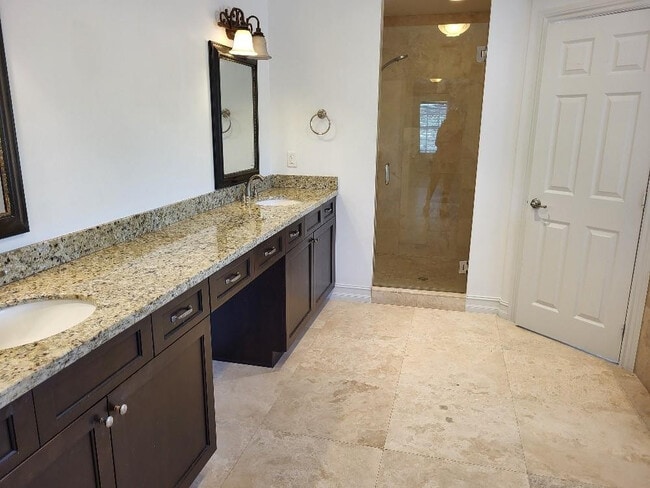 Building Photo - 1604 NE 17th Ave