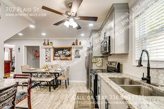 Building Photo - 702 Plaid St