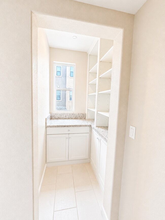 Building Photo - Now Available for Rent — Beautiful 3-Story Townhome in Hayward