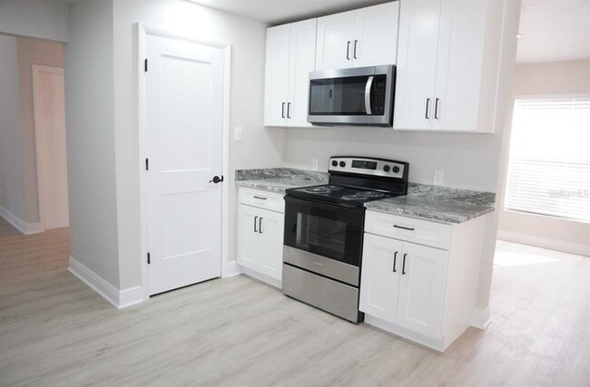 Building Photo - 7811 Bay Cedar Dr