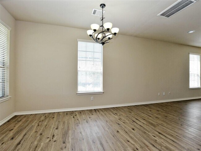 Building Photo - 9201 Brodie Ln