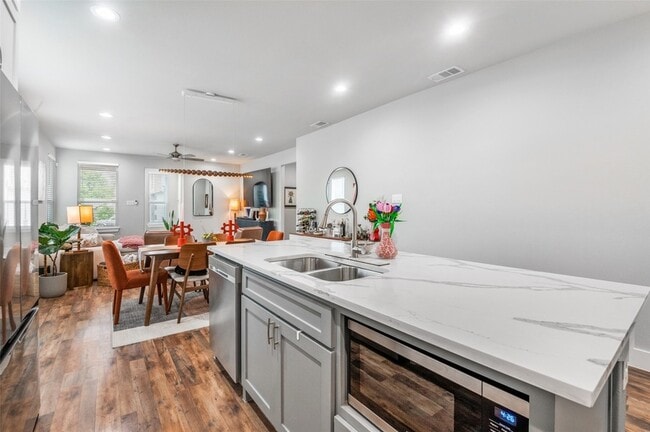 Building Photo - 2123 Ramsey Ave