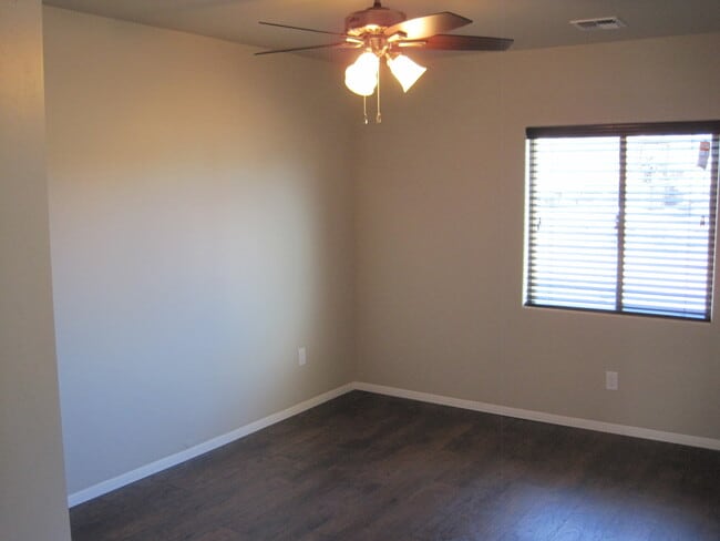 Building Photo - NO STAIRING! Single-Story Living!