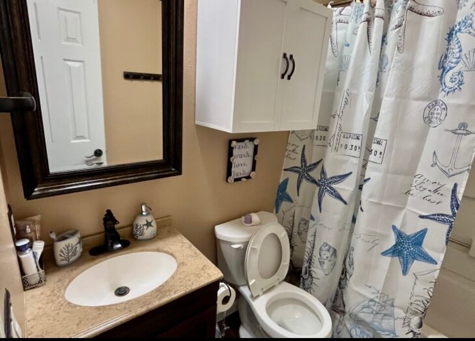 Bathroom #3 (shared by bedroom #3 and #4 - 945 Plantation Rd