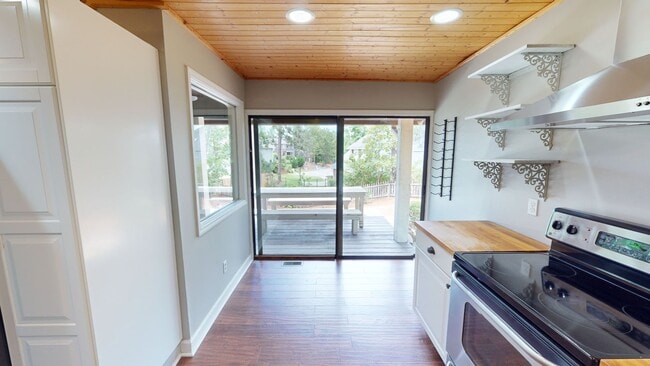 Building Photo - Cottage Style Home in Pinehurst $500 OFF 1...