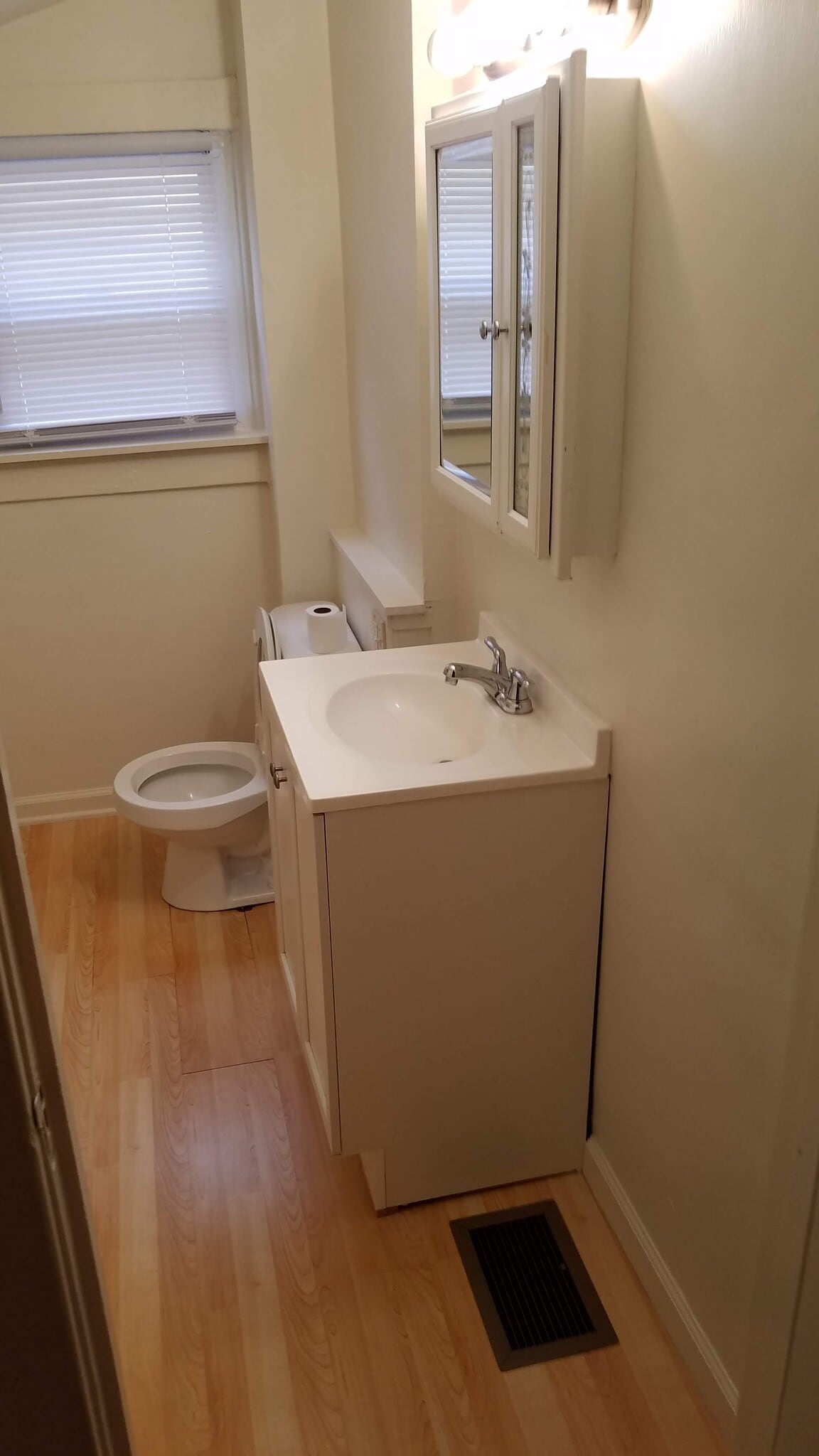 1/2 Bathroom - 1937 Meadville St