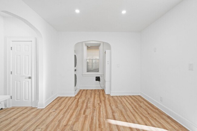 Building Photo - 5 Lienau Pl