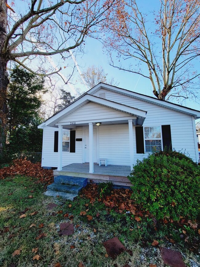 Building Photo - WRIGHTSVILLE AVE - Charming Cottage Style ...