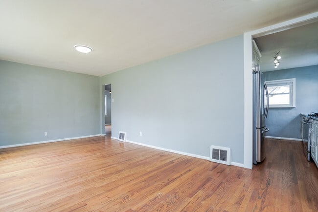 Building Photo - Fantastic 3bd/1ba home! Let yourself in!