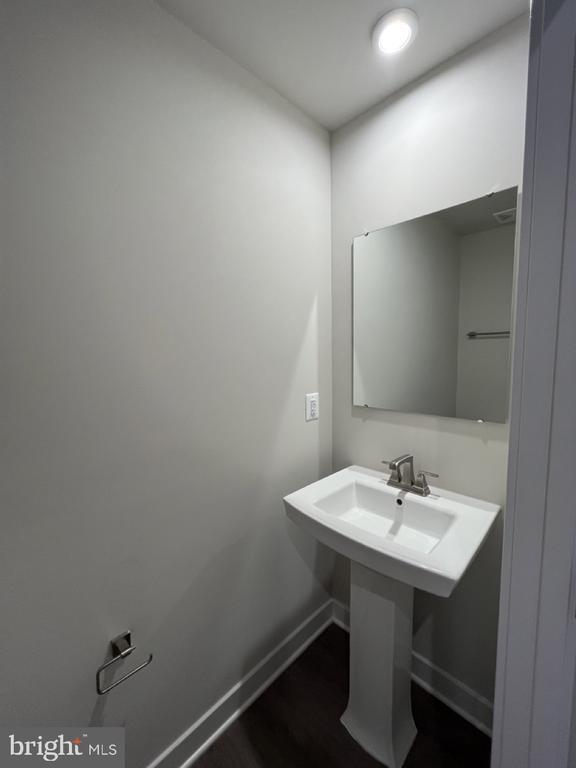 Building Photo - 749 Raeann Dr