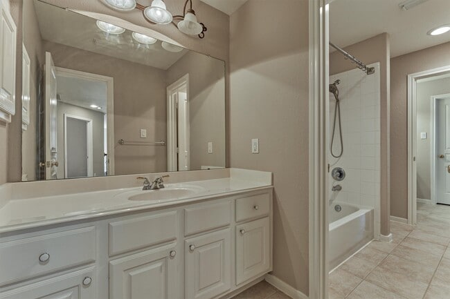 Building Photo - 30 Desert Rose Pl