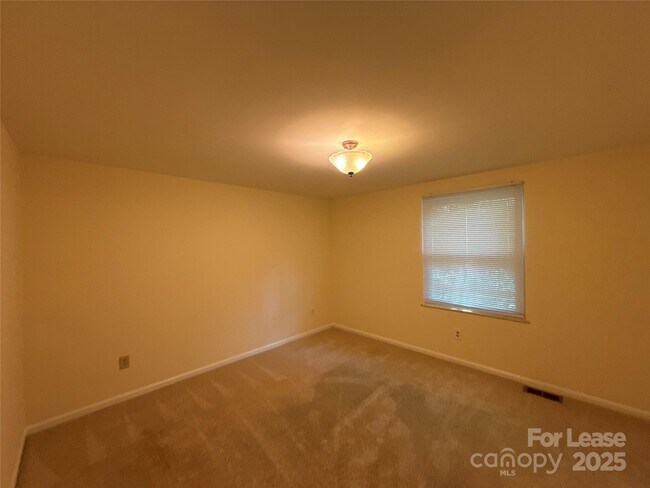 Building Photo - 6616 Wannamaker Ln
